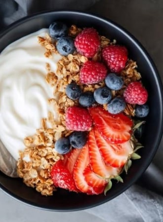 Greek Yogurt with Granola and Berries healthy breakfast for truck drivers